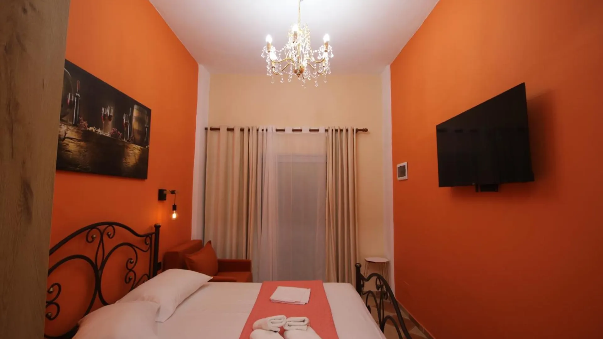 Ameli Apartments 히마레