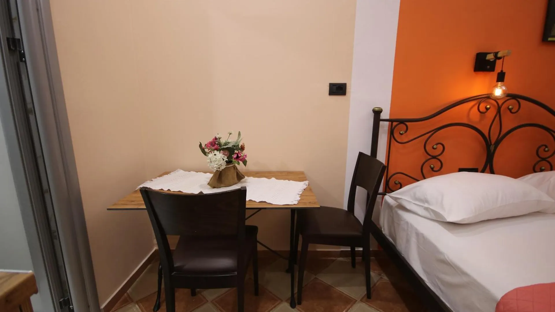 Ameli Apartments ヒマラ ホテル